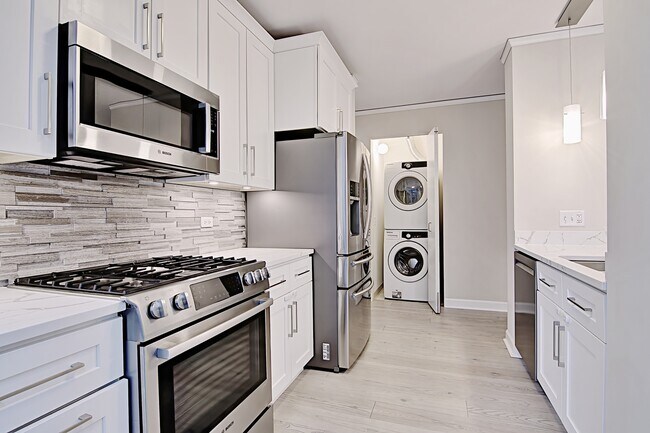 Building Photo - 201 N Westshore Dr