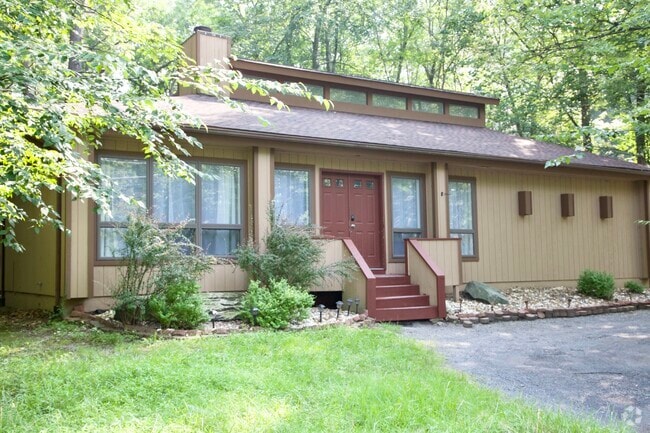 Building Photo - 3135 Greenbriar Dr