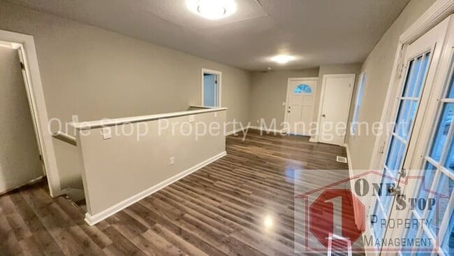 Building Photo - Beautiful 3 Bedroom 2 Bathroom in Independ...