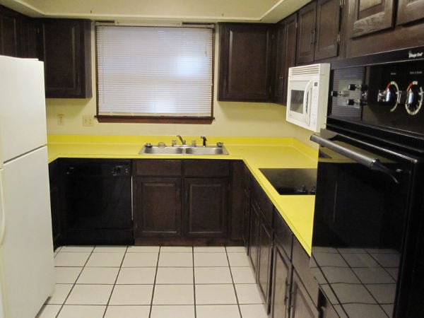Kitchen - 607 Cox Ave