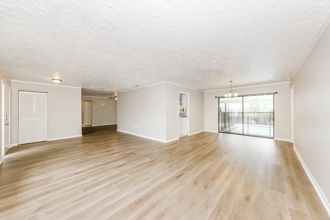 Building Photo - 4760 Greencroft Rd