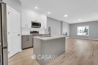 Building Photo - 9348-9154 154 St