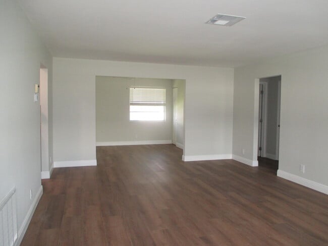Foto del edificio - 903 SW 6th Ave