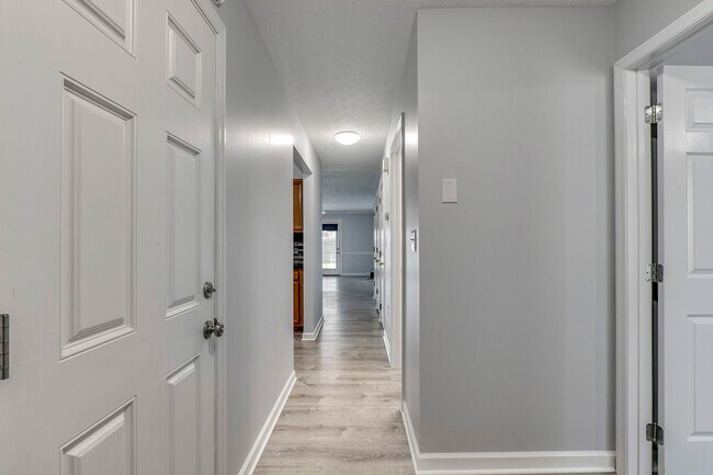 Foto del edificio - 103 Pinewood Dr