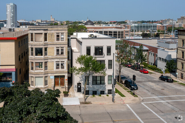 Foto del edificio - 1245 N Milwaukee St