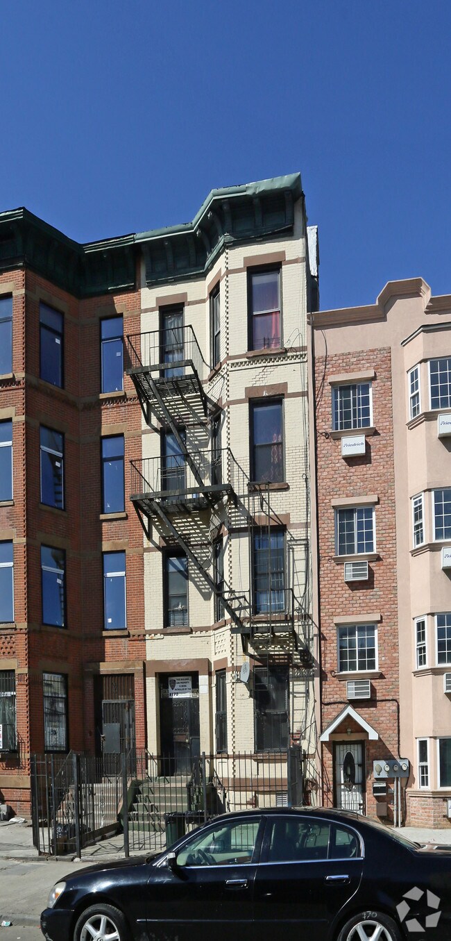 Building Photo - 829 Monroe St