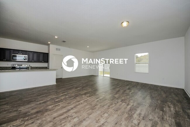 Building Photo - 4 Bedroom Pet-Friendly Home in Haines City, FL with Main Street Renewal
