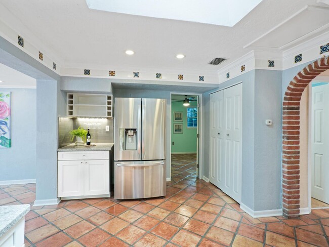 Building Photo - Stunning 4 Bed 4 Bath Pool Home West of Tr...