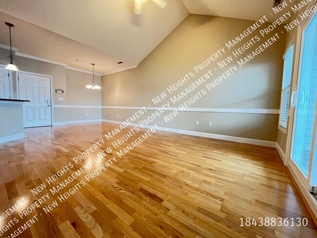 Foto del edificio - Luxurious Condo with Community Pool Access!