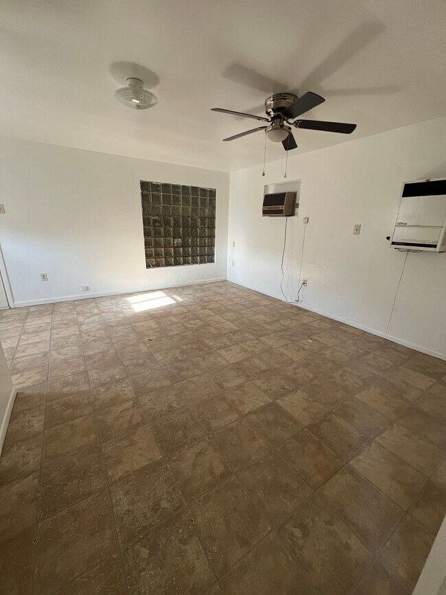 Foto del edificio - 830-832 Court Ave.