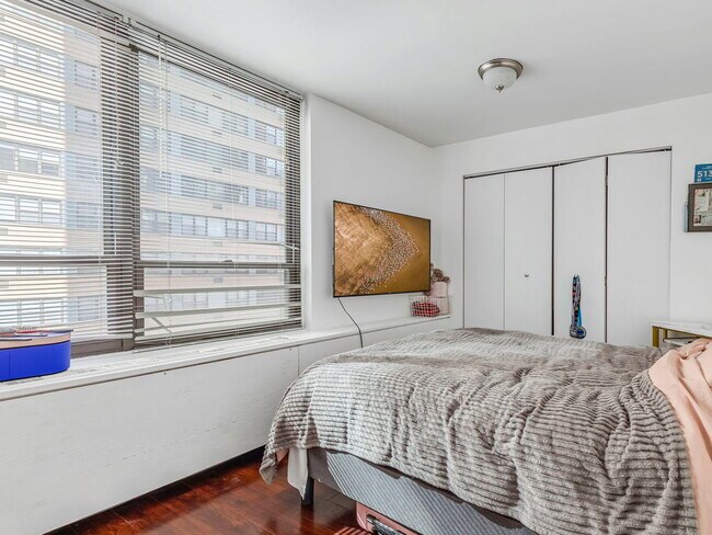 Foto del edificio - 222 E Pearson St