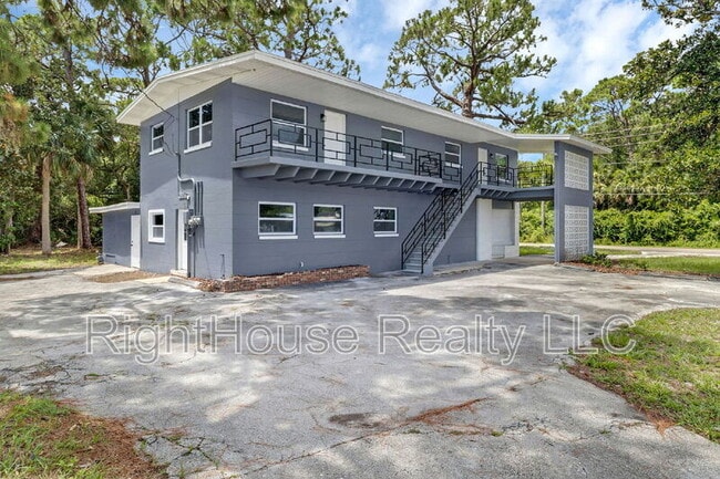 Building Photo - 315 Bayview St