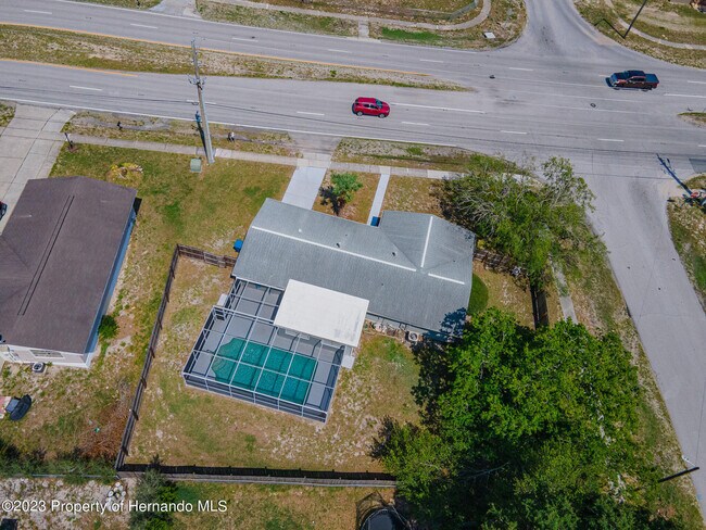 Foto del edificio - 4515 Deltona Blvd