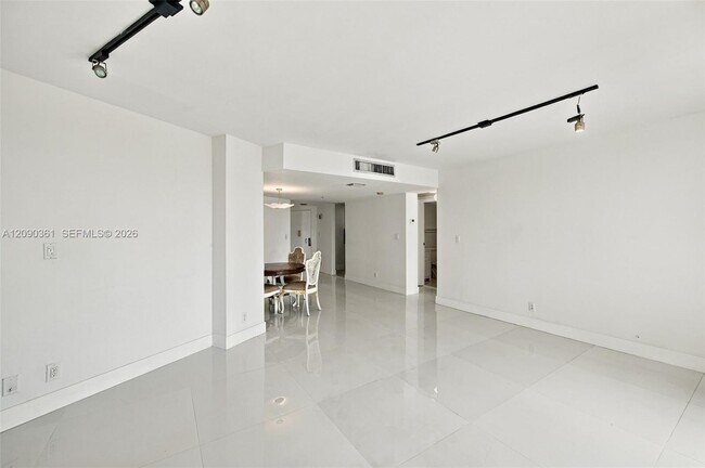 Foto del edificio - 3475 N Country Club Dr