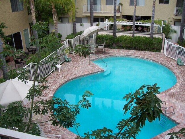 Building Photo - 1 Bed + 1 Bath