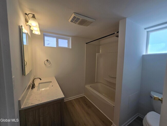 Foto del edificio - 79 Middle Rd