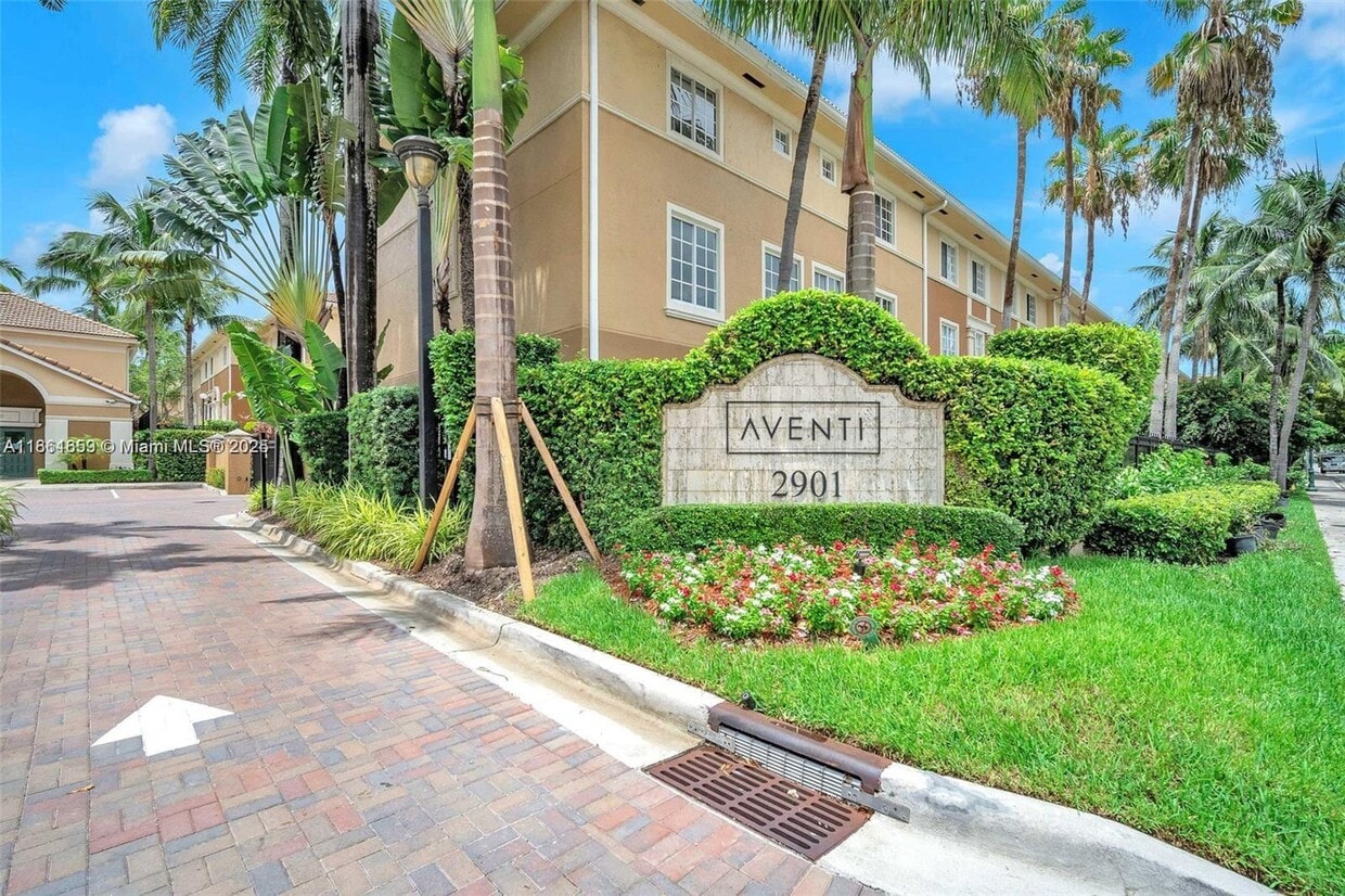 Foto principal - 2965 NE 185th St