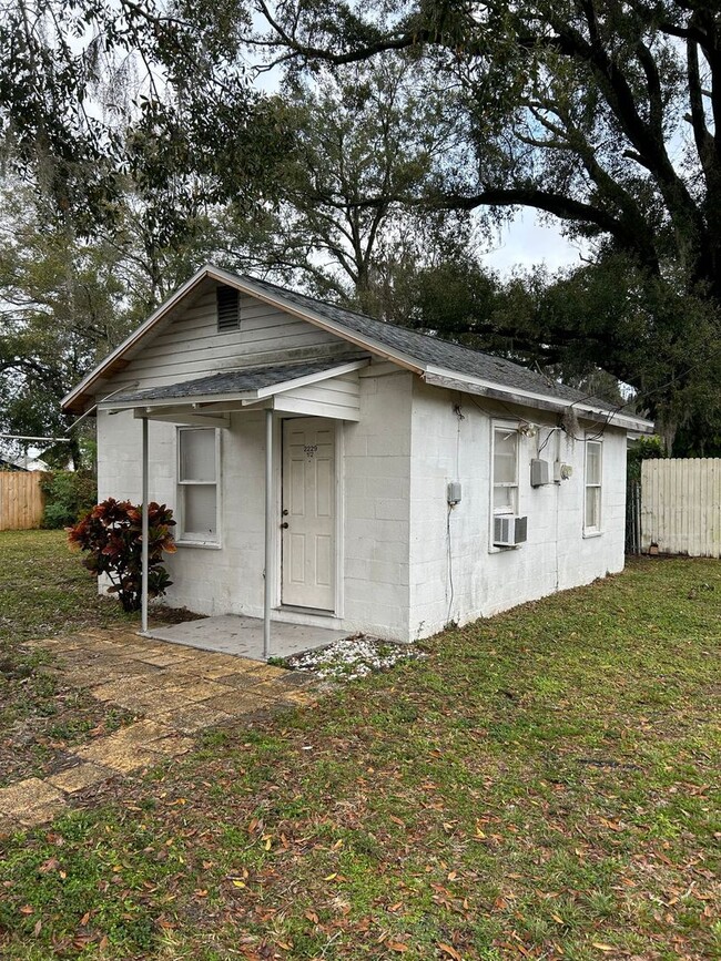 Building Photo - One Bedroom One Bath