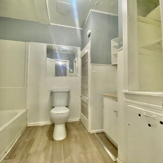 Building Photo - $0 First Month's Rent / $0 Deposit at Move-in