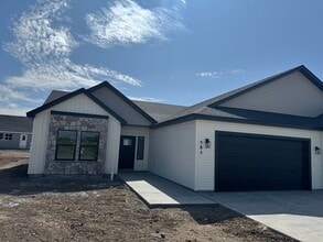 Building Photo - 585 Idaho Ave