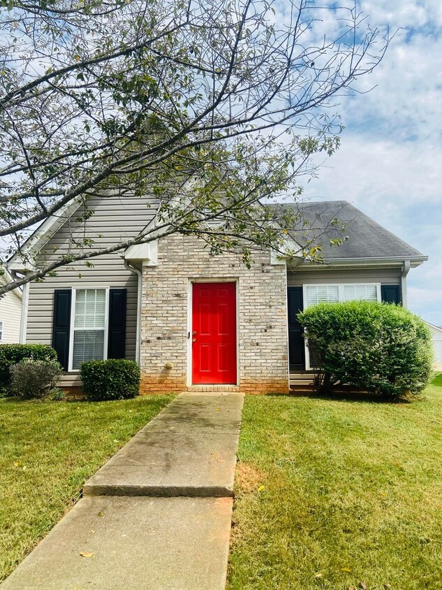 Primary Photo - Very Cute Henry County Home