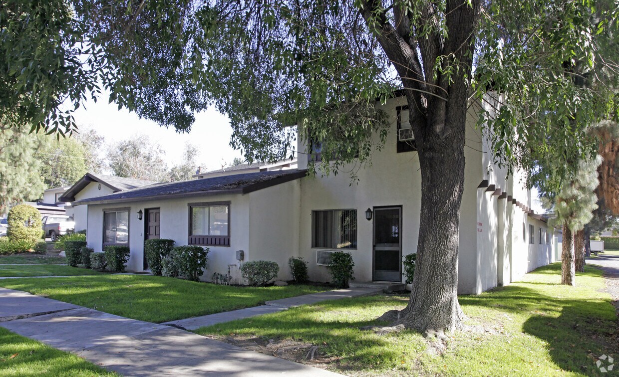 Primary Photo - 296-300 Stillman Way