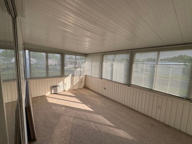 Foto del edificio - 3047 Viola Dr