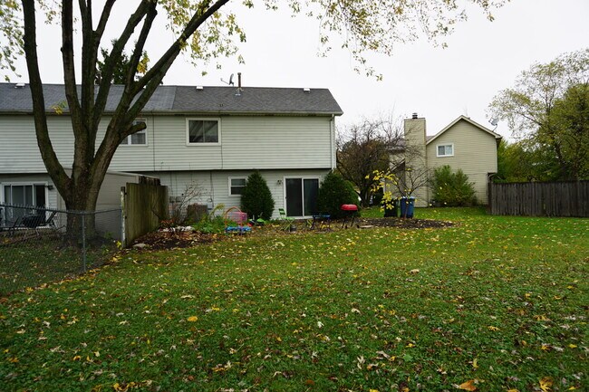 Foto del edificio - 710 Clearwood Ct