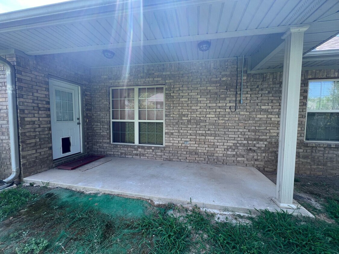 Primary Photo - 4 Bed 2 Bath House in desired part of Van ...
