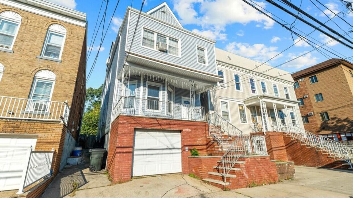 Primary Photo - 125 W 25th St