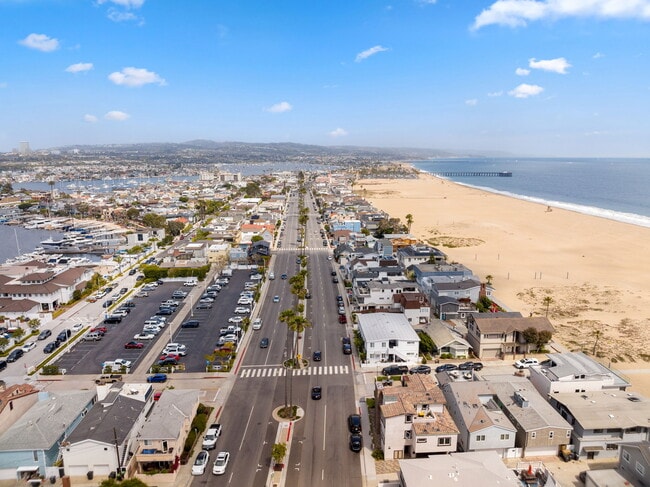Vista del cielo de la calle principal - 111 8th St