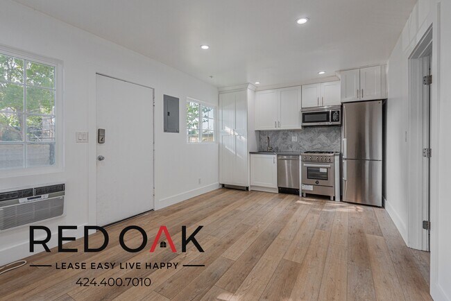 Building Photo - **1 Month Free Move-In Special** Fabulous ...