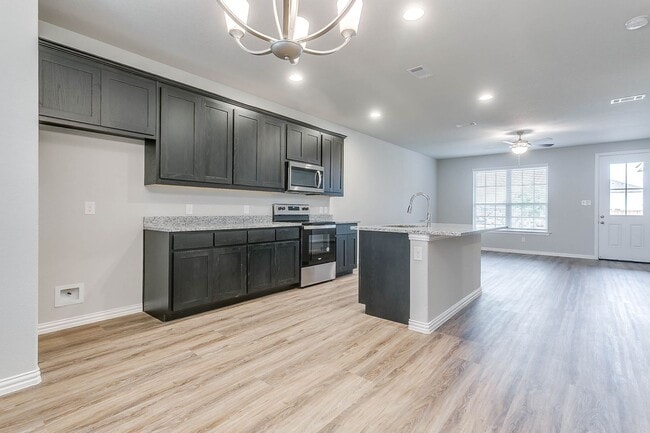 Foto del edificio - 3 bedroom 2 Bath home Move In Ready