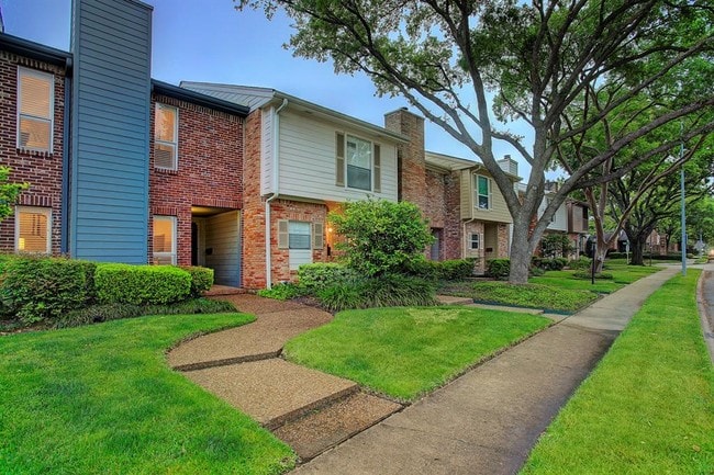 Building Photo - 1033 Fountain View Dr