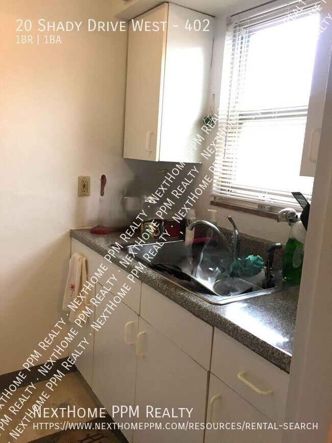 Building Photo - 20 Shady Dr W