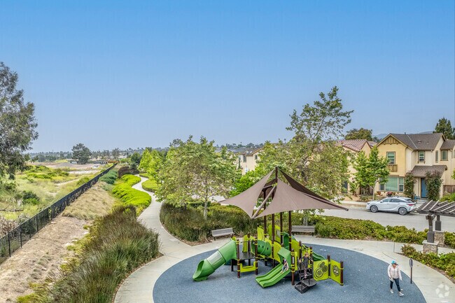 Building Photo - Enclave Ventura