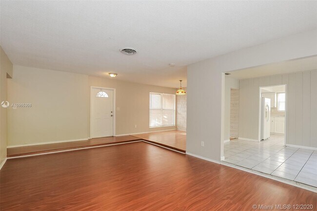 Foto del edificio - 2200 NW 42nd Ave