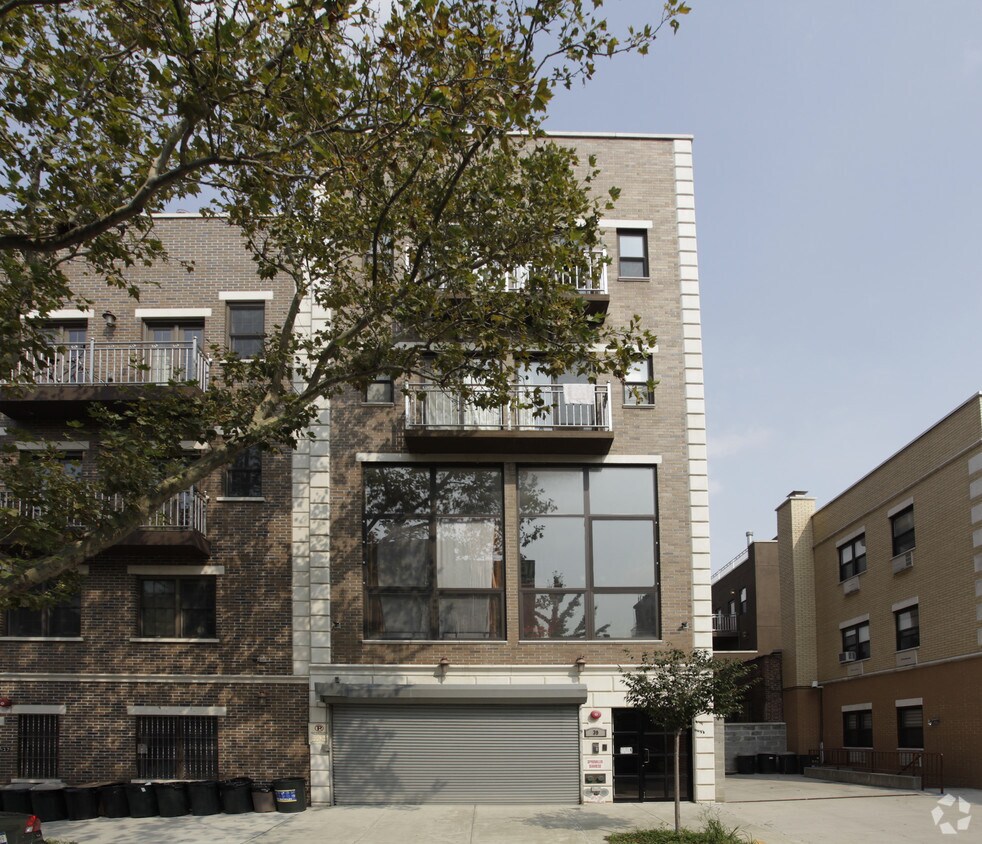 Building Photo - 39 Conselyea St