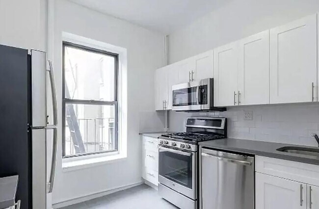 Foto del edificio - 6 W 107th St