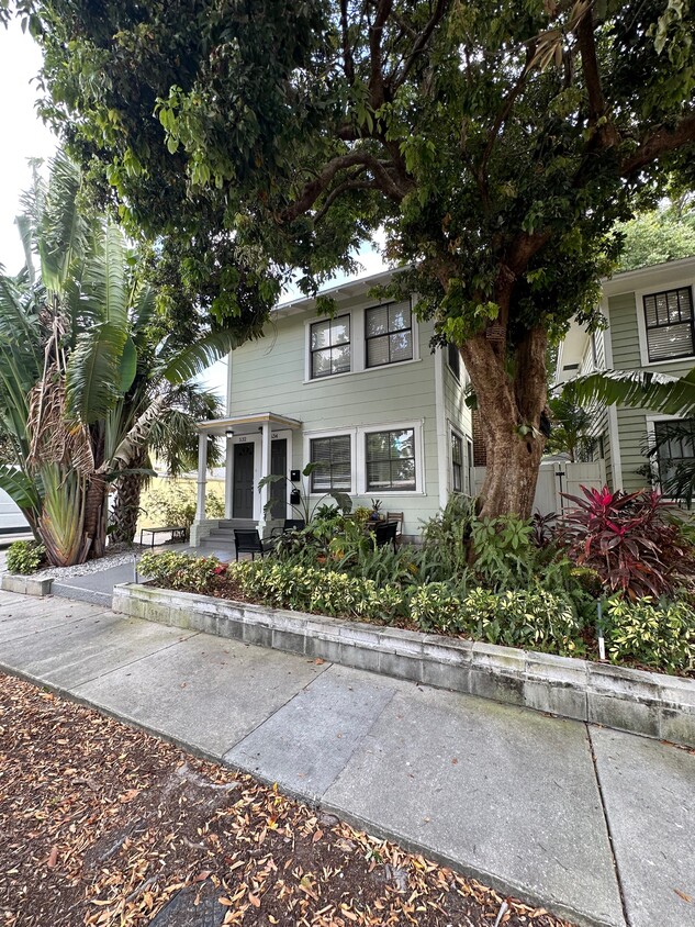 Foto principal - 532 11th Ave N