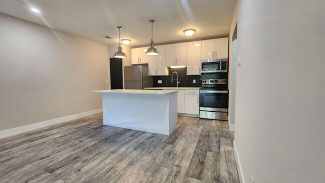 Foto del edificio - 8717 Watson Rd