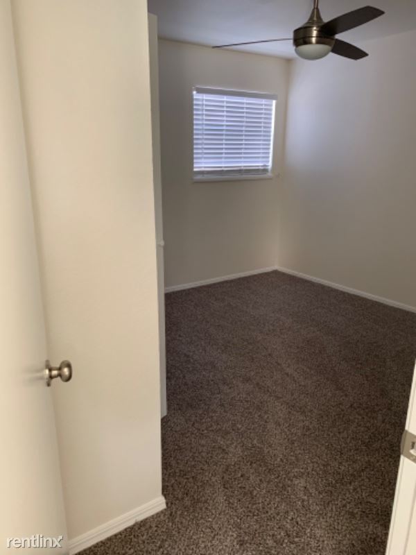 Building Photo - 3 br, 3 bath Townhome - 2701 Shoreridge Ave