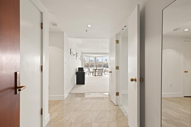 Foto del edificio - 75-83-83 Cambridge Pkwy