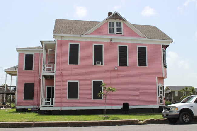 Building Photo - 3401 Winnie St