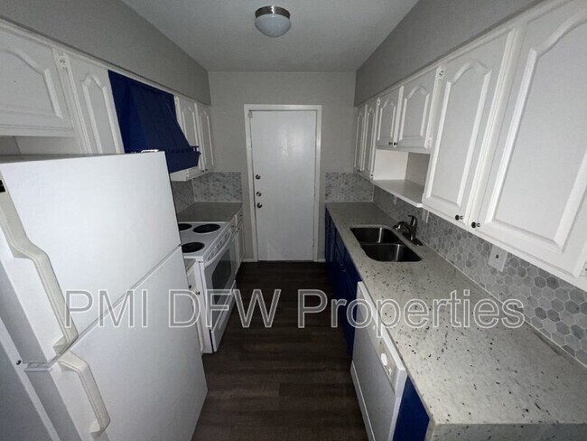 Foto del edificio - 6449 Lazy River Dr