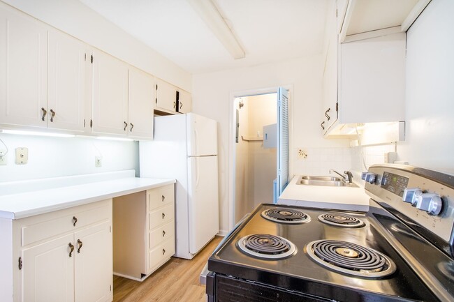 Building Photo - Convenient To Downtown Brevard