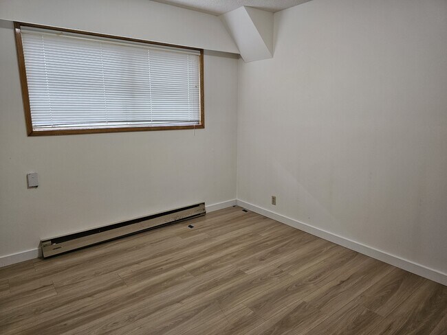 Building Photo - 9457 Fletcher St