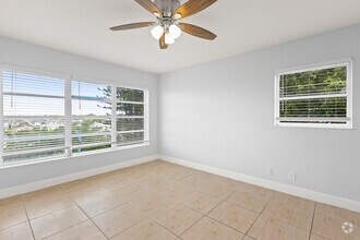Building Photo - 1101 Crystal Lake Dr