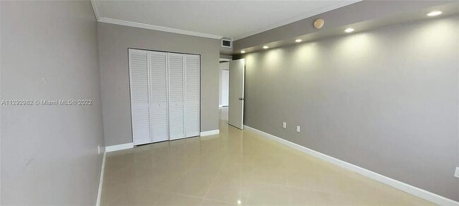 Foto del edificio - 400 Kings Point Dr