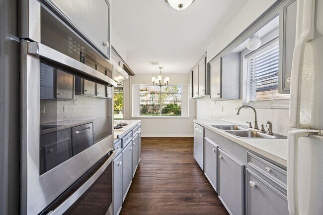 Foto del edificio - 12826 Westmere Dr